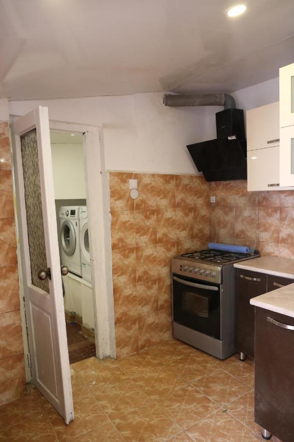 Private Rooms In The City Center - Chonqadze 9 Tbilisi ภายนอก รูปภาพ