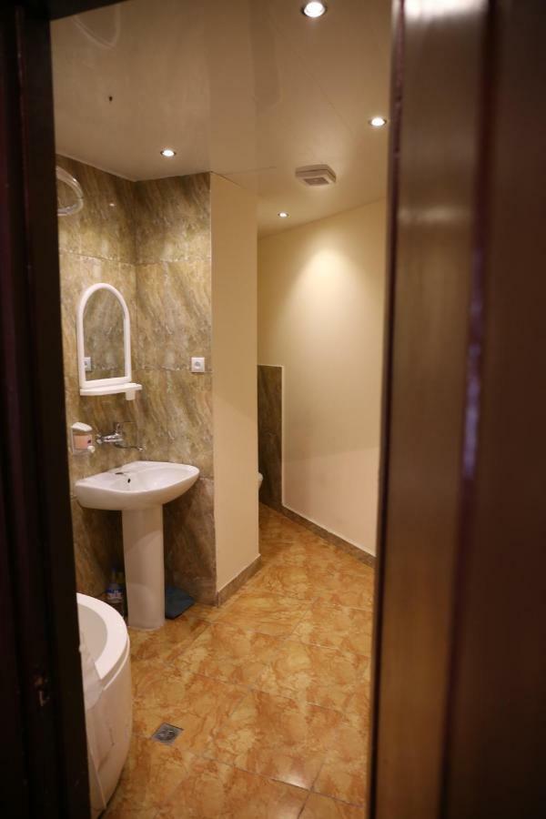 Private Rooms In The City Center - Chonqadze 9 Tbilisi ภายนอก รูปภาพ