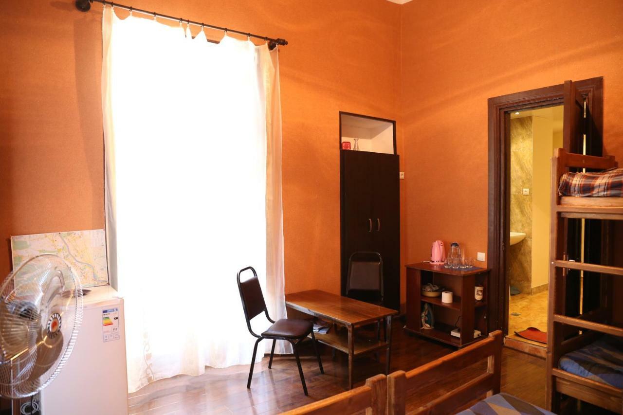 Private Rooms In The City Center - Chonqadze 9 Tbilisi ภายนอก รูปภาพ