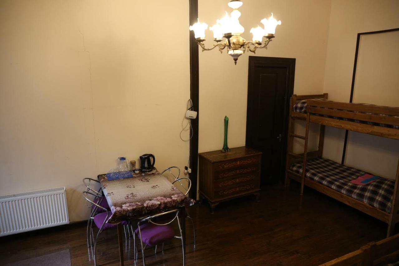 Private Rooms In The City Center - Chonqadze 9 Tbilisi ภายนอก รูปภาพ