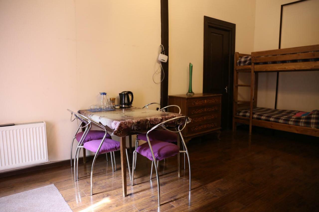 Private Rooms In The City Center - Chonqadze 9 Tbilisi ภายนอก รูปภาพ