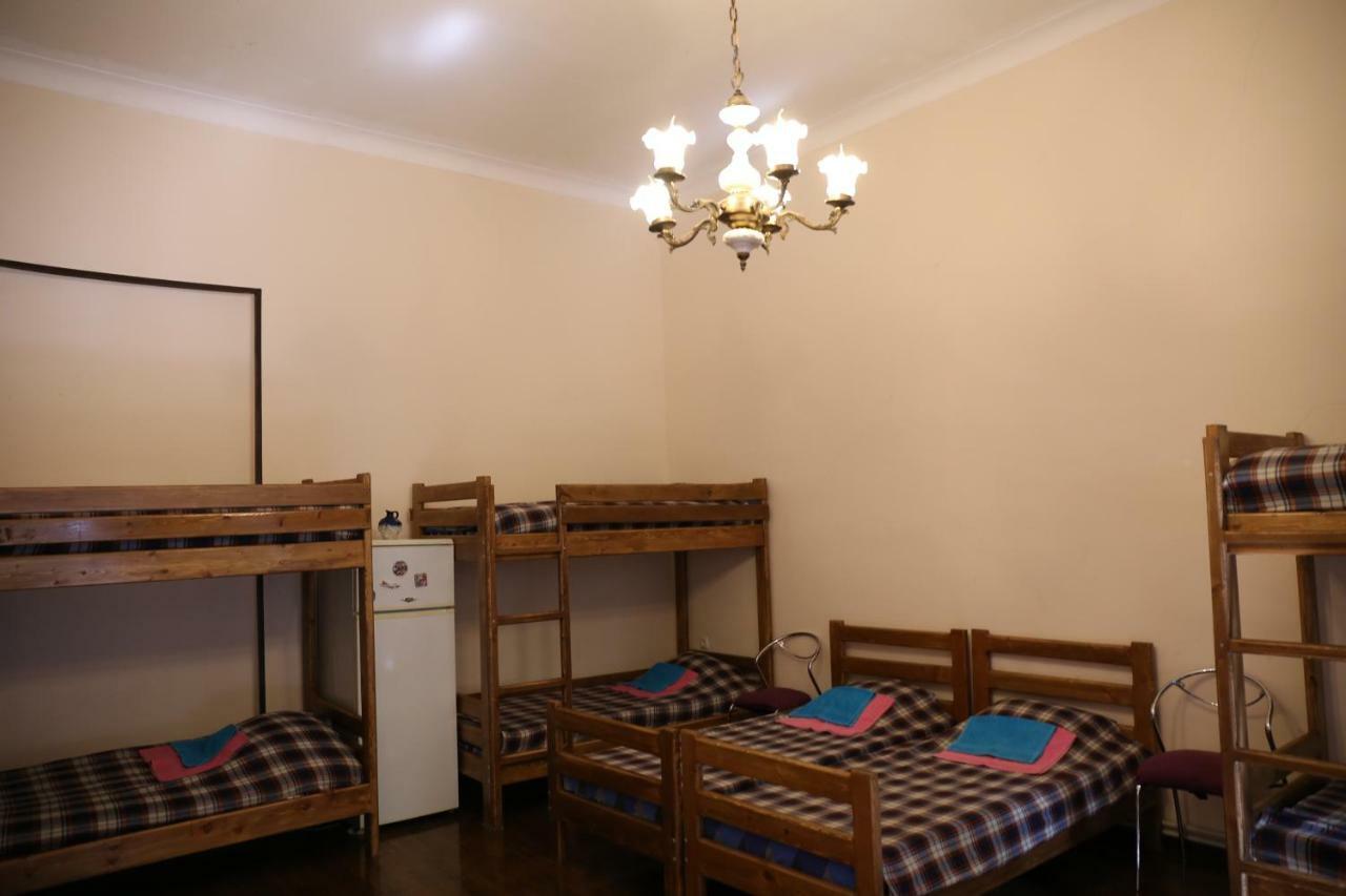 Private Rooms In The City Center - Chonqadze 9 Tbilisi ภายนอก รูปภาพ