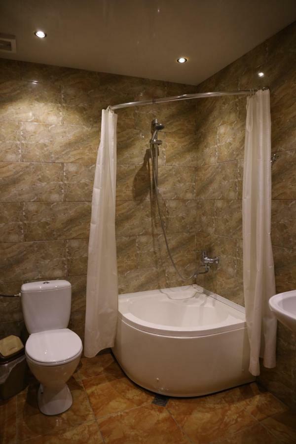 Private Rooms In The City Center - Chonqadze 9 Tbilisi ภายนอก รูปภาพ