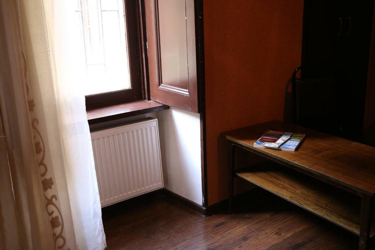 Private Rooms In The City Center - Chonqadze 9 Tbilisi ภายนอก รูปภาพ