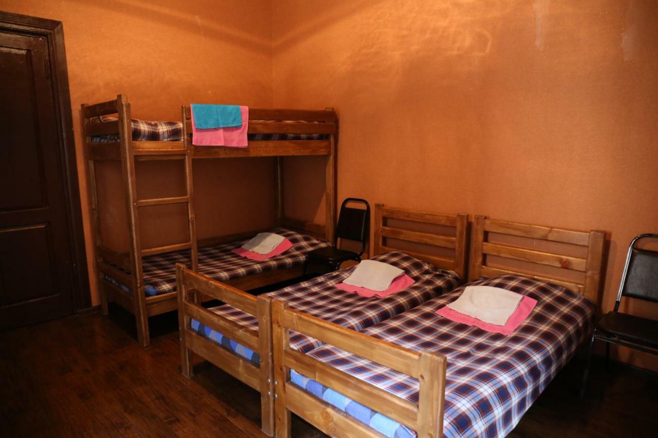 Private Rooms In The City Center - Chonqadze 9 Tbilisi ภายนอก รูปภาพ